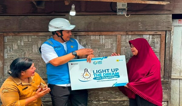 PLN Sumatera Utara Hadirkan Listrik Gratis Kepada 13 Keluarga di Simalungun