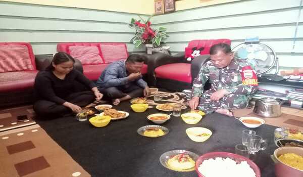 Pelleng Jadi Bekal Merantau, Babinsa Salak Beri Pesan untuk Putri Warga yang Akan ke Jepang