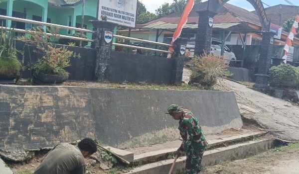 Babinsa Koramil 03/Parongil Ajak Warga Bersihkan Markas TNI