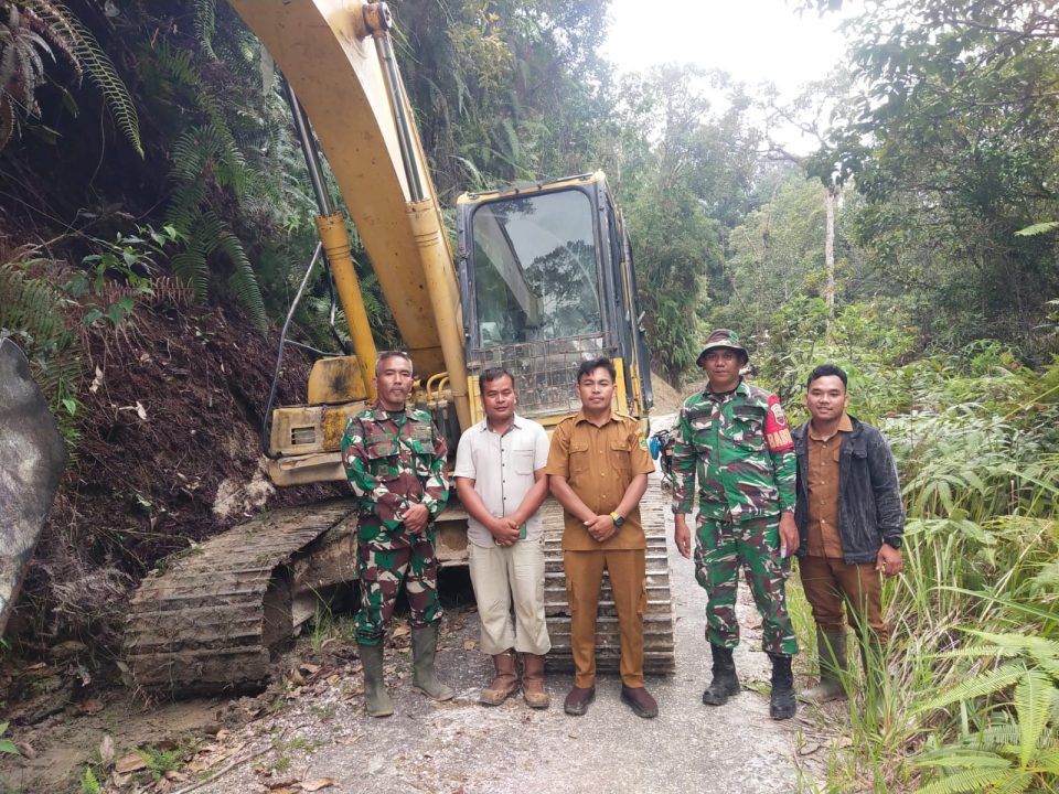 Warga Sibongkaras Sambut Harapan Baru, TNI Mulai Buka Akses Jalan Lewat TMMD ke-130
