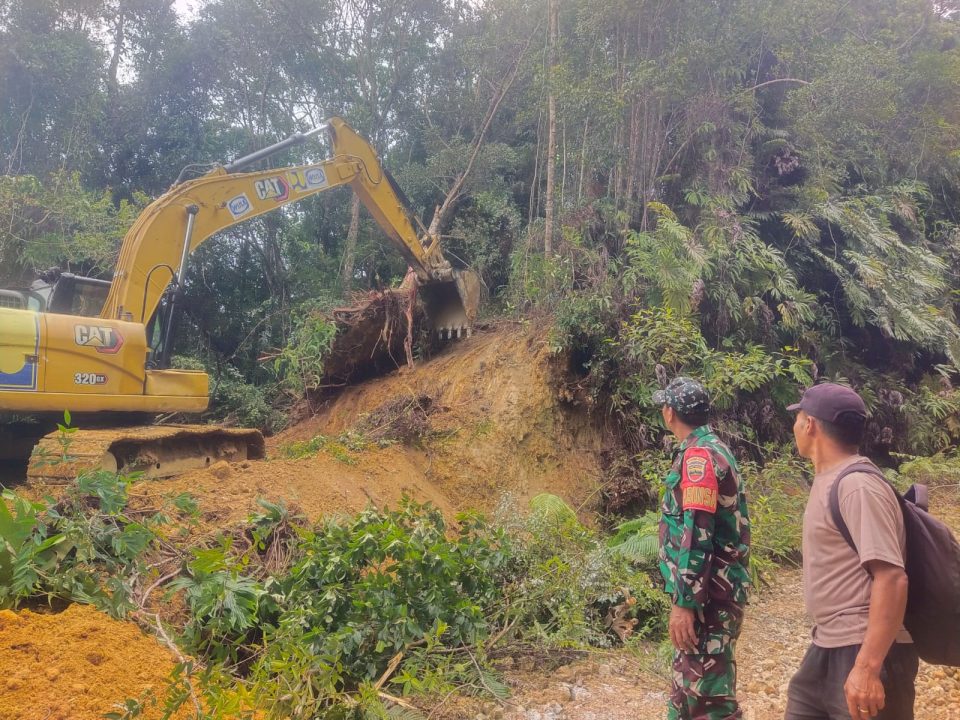 Hari Ke-10 TMMD ke-130, Pembukaan Jalan Menuju Desa Sibongkaras Capai 75 Persen