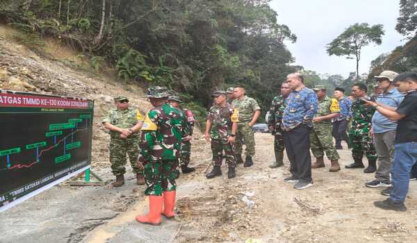 Dansatgas TMMD ke-130 Dampingi Brigjen TNI Franky Jan Hardy Watuseke Tinjau Pembangunan Desa Sibongkaras