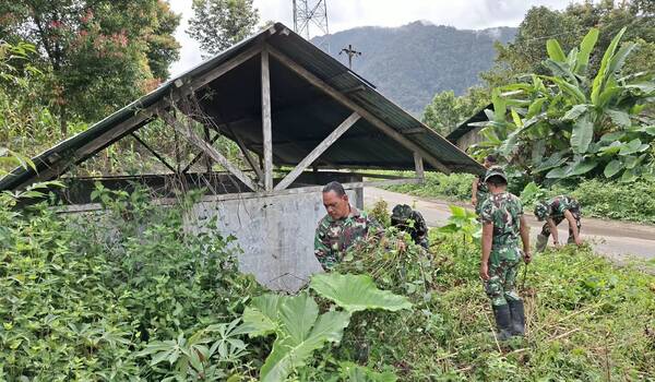 Semak Belukar Disingkirkan, Satgas TMMD ke-130 Siapkan MCK Sibongkaras untuk Direhabilitasi