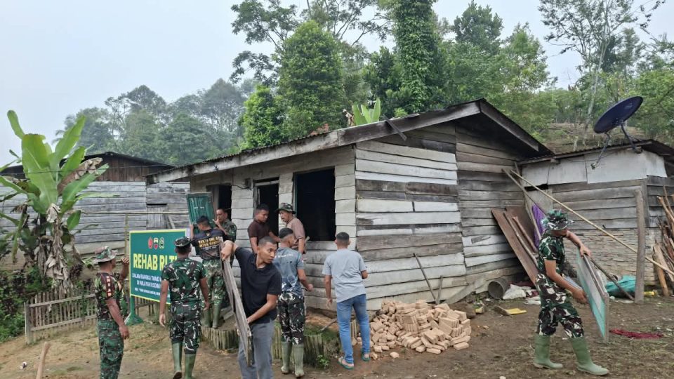 Gempur Lima Rumah Sekaligus! Satgas TMMD ke-130 Kodim 0206/Dairi Percepat Pembangunan RTLH di Sibongkaras