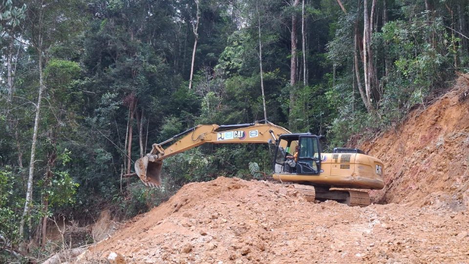Pembukaan Jalan Sibongkaras Tembus 75 Persen, Satgas TMMD ke-130 Kodim 0206/Dairi Terus Berpacu