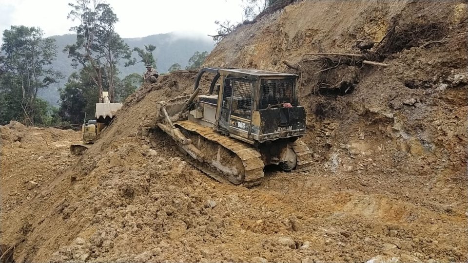 Alat Berat Mulai Mengaum di Sibongkaras, TMMD ke-130 Kodim 0206/Dairi Buka Harapan Baru bagi Warga